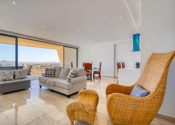 Ferienhaus Charming Coastal With Ocean Views, Pool, Gym And Shared Amenities *