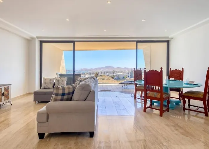 Ferienhaus Charming Coastal With Ocean Views, Pool, Gym And Shared Amenities *