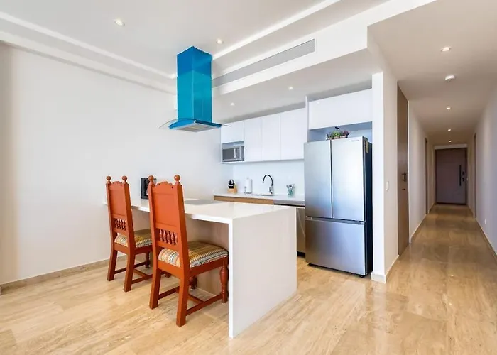 Ferienhaus Charming Coastal With Ocean Views, Pool, Gym And Shared Amenities