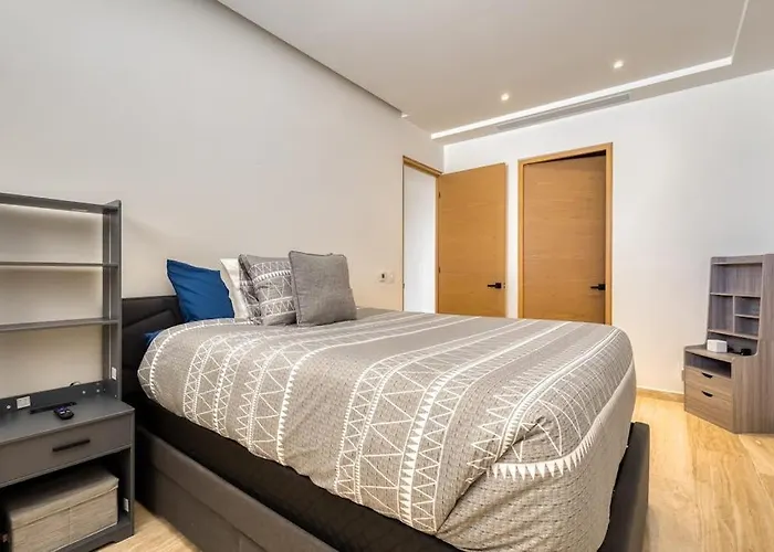 Charming Coastal With Ocean Views, Pool, Gym And Shared Amenities Ferienhaus