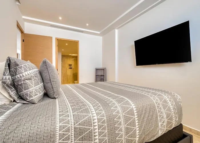 Charming Coastal With Ocean Views, Pool, Gym And Shared Amenities Cabo San Lucas