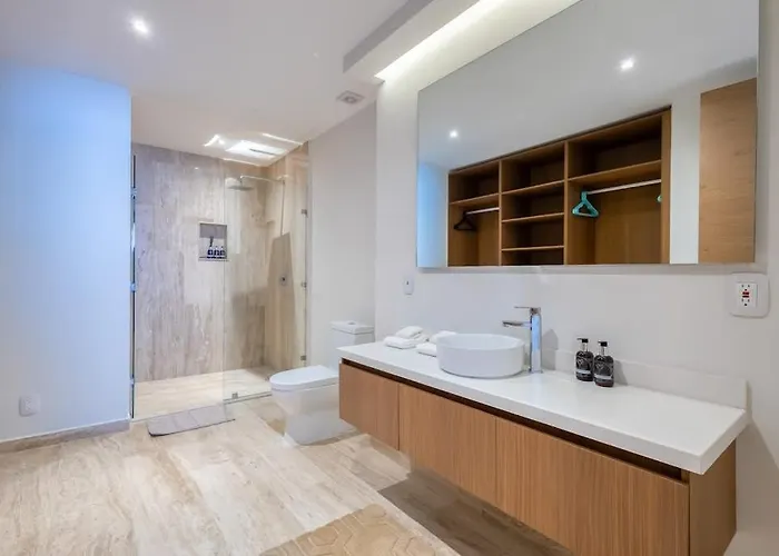 Ferienhaus Charming Coastal With Ocean Views, Pool, Gym And Shared Amenities
