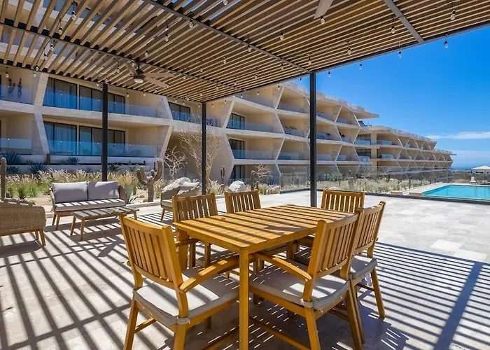 Charming Coastal With Ocean Views, Pool, Gym And Shared Amenities