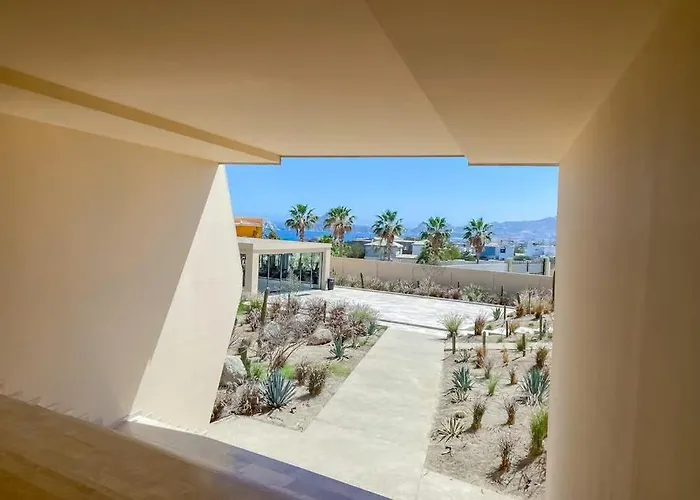 Ferienhaus Charming Coastal With Ocean Views, Pool, Gym And Shared Amenities